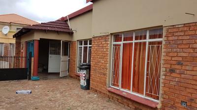 Apartment / Flat For Sale in Daspoort Estate, Daspoort, Pretoria