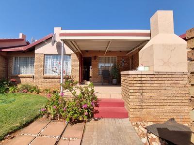 Apartment / Flat For Sale in Magalieskruin, Pretoria