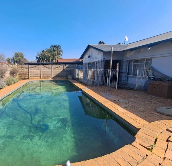 House For Sale in Booysens, Pretoria