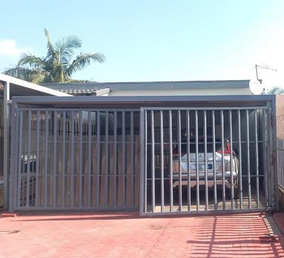 Apartment / Flat For Rent in Claremont, Pretoria