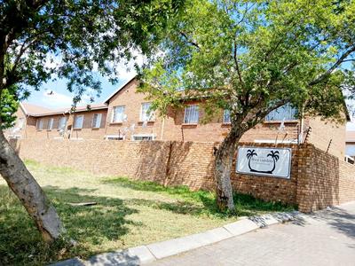 Apartment / Flat For Sale in West Park, Pretoria