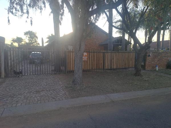House For Sale in Claremont, Pretoria